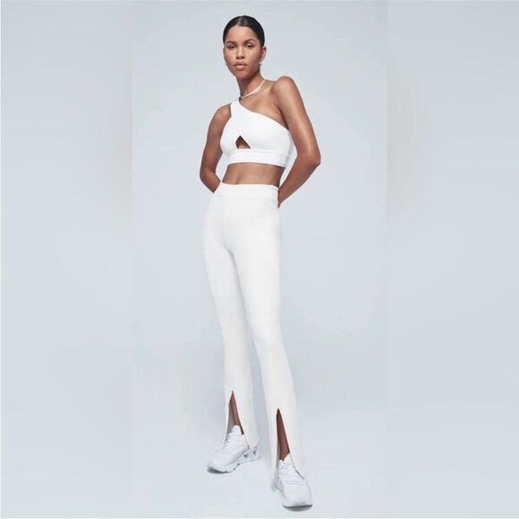 Alo Yoga Airbrush High-Waist Flutter Leggings in White - Picture 6 of 8